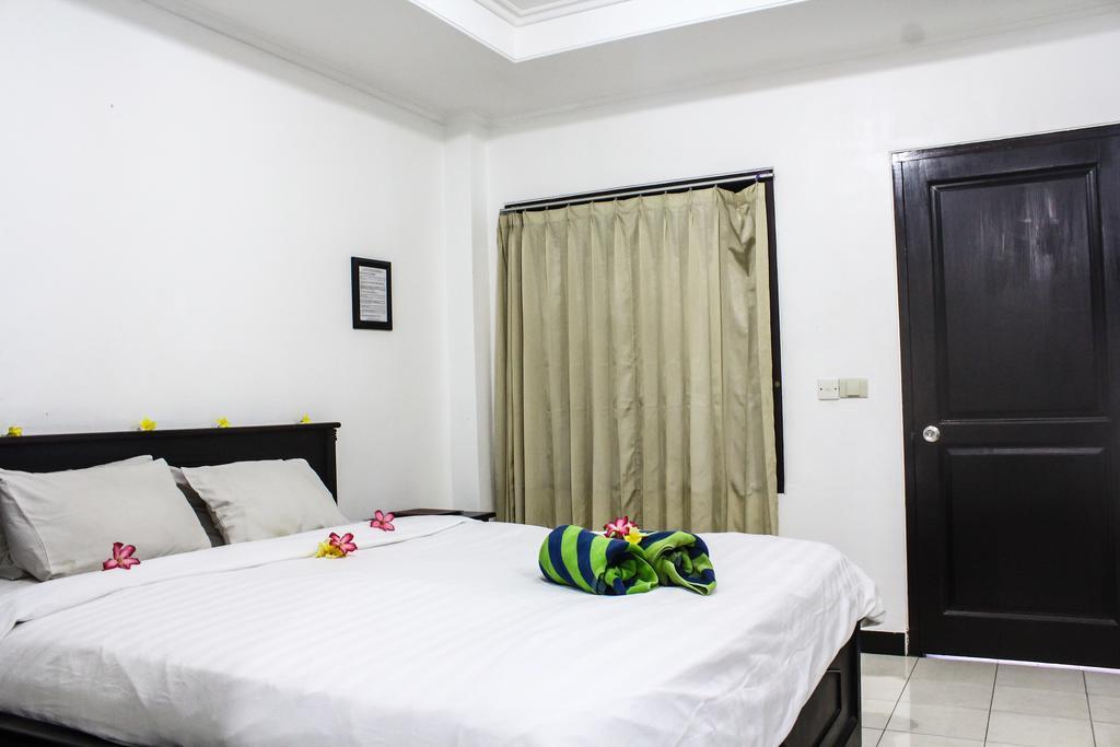 Hotel Puri Tanah Lot Kuta Lombok Kültér fotó