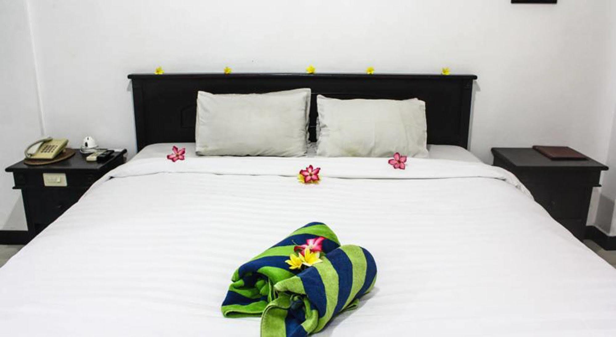Hotel Puri Tanah Lot Kuta Lombok Kültér fotó