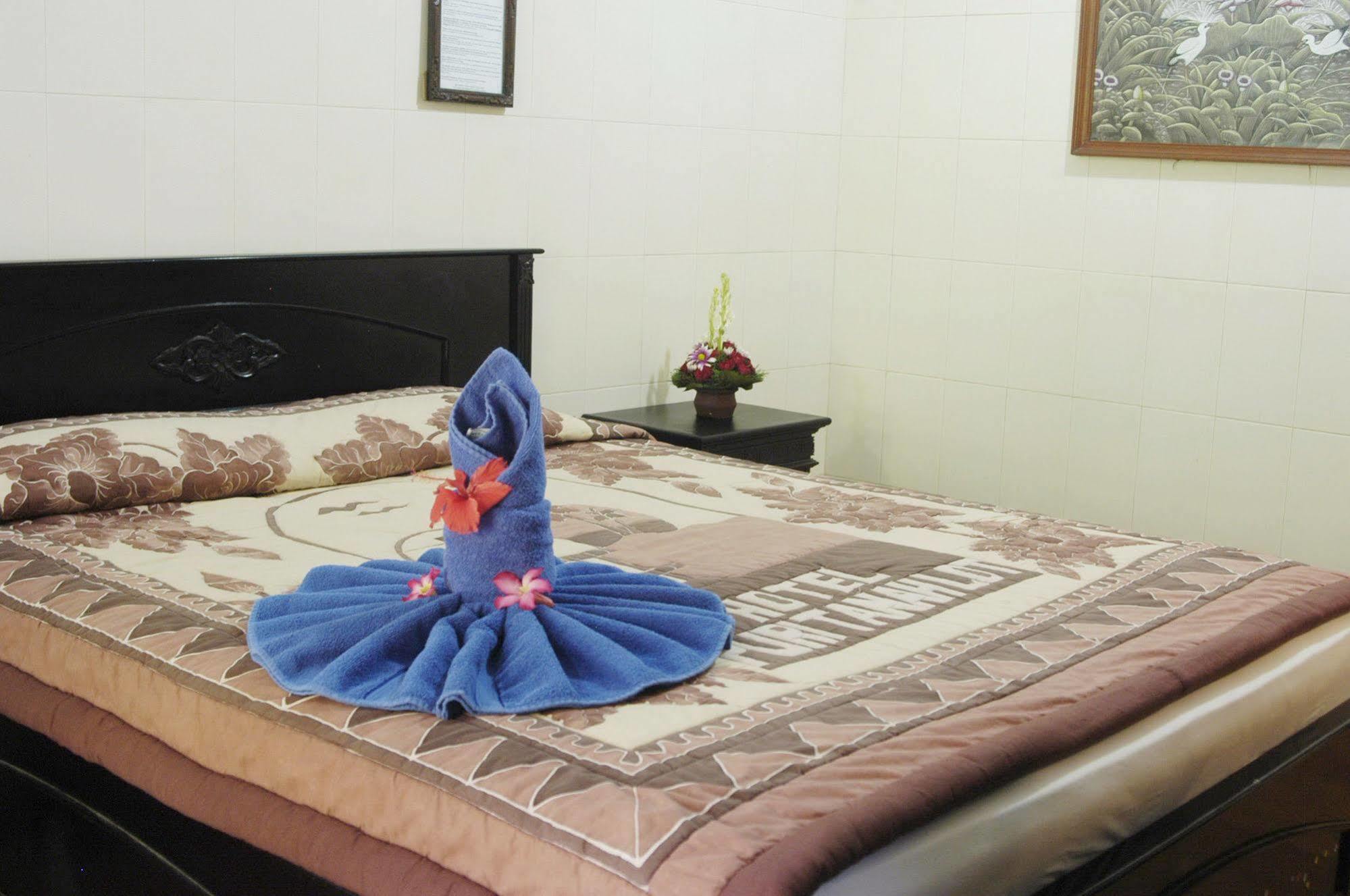 Hotel Puri Tanah Lot Kuta Lombok Kültér fotó